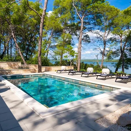 L'aron Villa