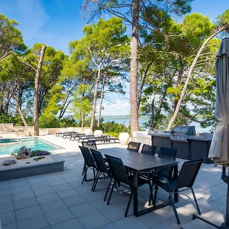 L'aron Villa