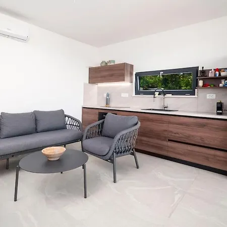 Βίλα L'aron Bilice