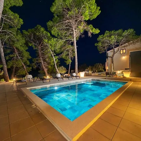 L'aron Villa *