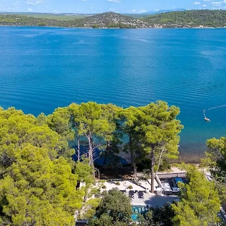 L'aron Villa